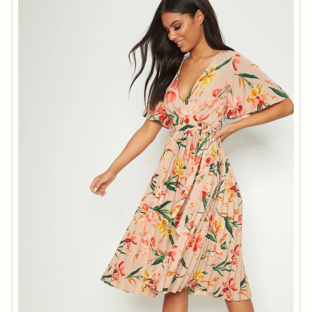 PrettyLittleThing Cream and Red Pleated Midi Dress